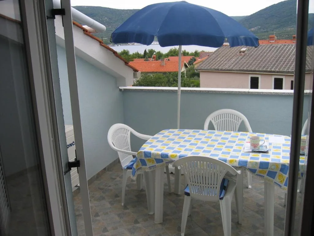 Apartman s 2 spavaće sobe i pogledom na more u Apartmanima Orbanić u Cresu