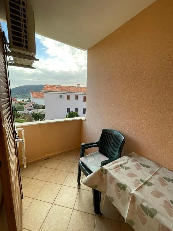 Apartman s balkonom - fotografija 2